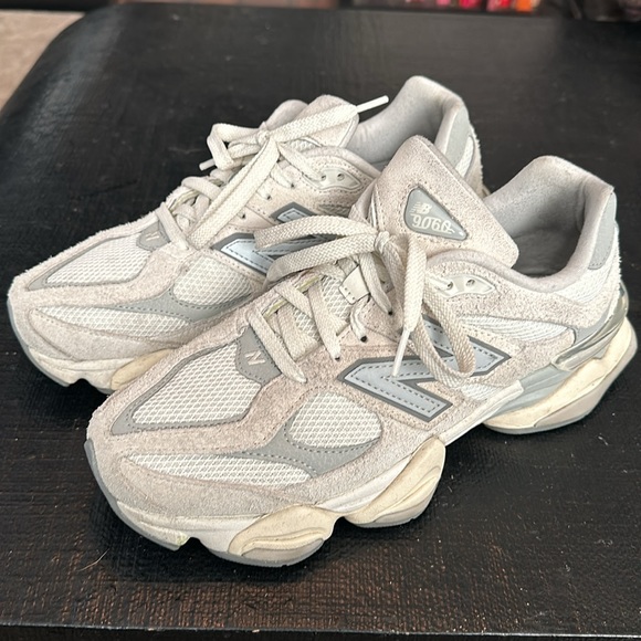 New Balance 9060 - Picture 2 of 7